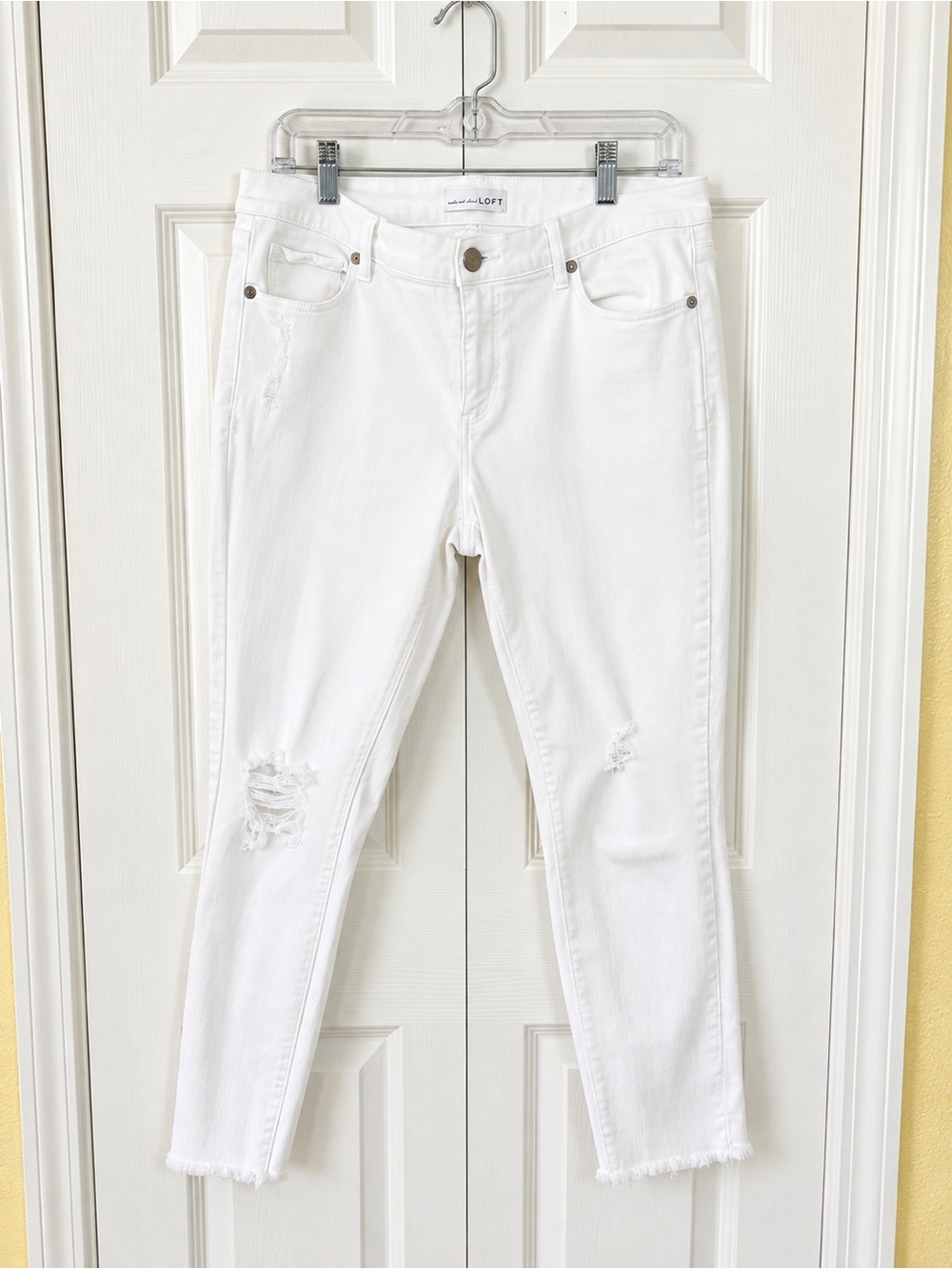 LOFT White Distressed Ankle Skinny Jeans Size 30/10 ( Size 10) Soft Stretch Fall